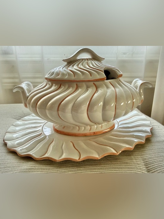 Made in Italy Other - Ceramic Gravy Tureen Creamy White w/Terracotta color accent &Matching Underplate